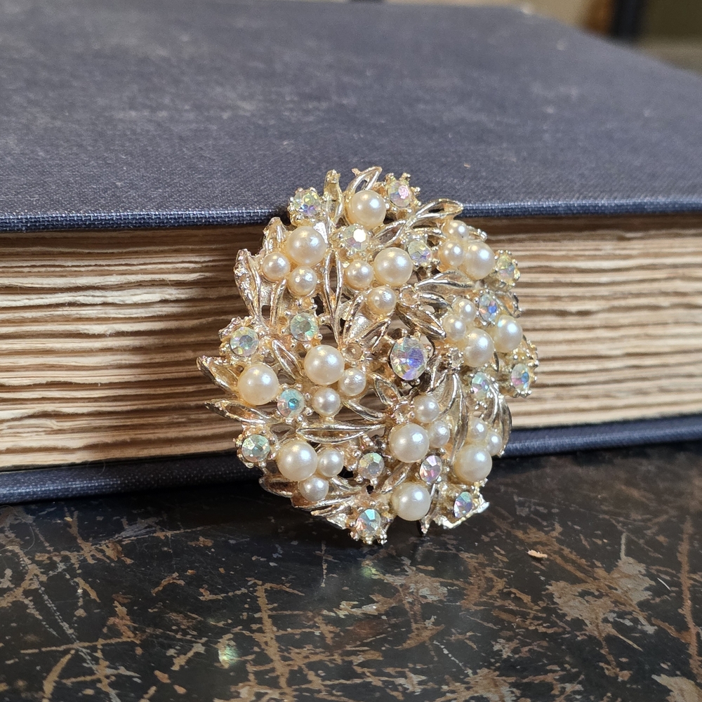 Gold Pearl and Crystal Floral Brooch - Women's Jewelry - Picture 4 of 11